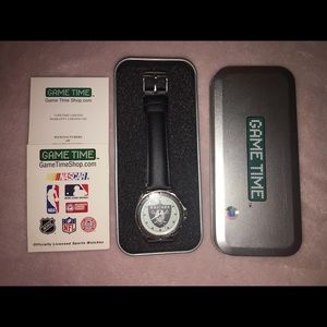 Oakland Raiders football sport leather watch
